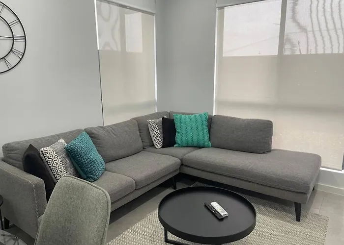 Comfy 1 Bedroom Studio Catherine Field